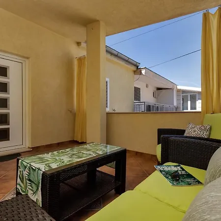 Dalmatia Oblutak Apartment *