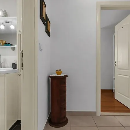 Dalmatia Oblutak Apartment *